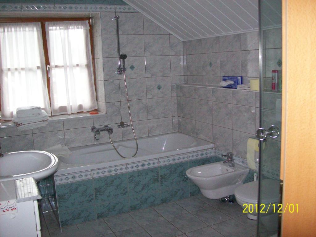 Haus Loidl Guest house *